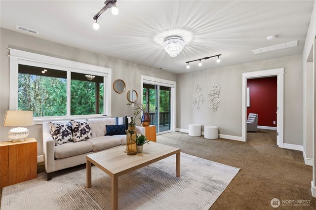 372 Wilderness Peak Drive NW, Issaquah, WA 98027
