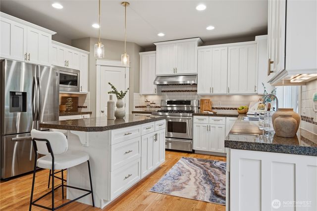372 Wilderness Peak Drive NW, Issaquah, WA 98027