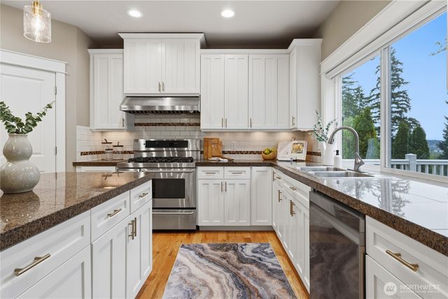 372 Wilderness Peak Drive NW, Issaquah, WA 98027