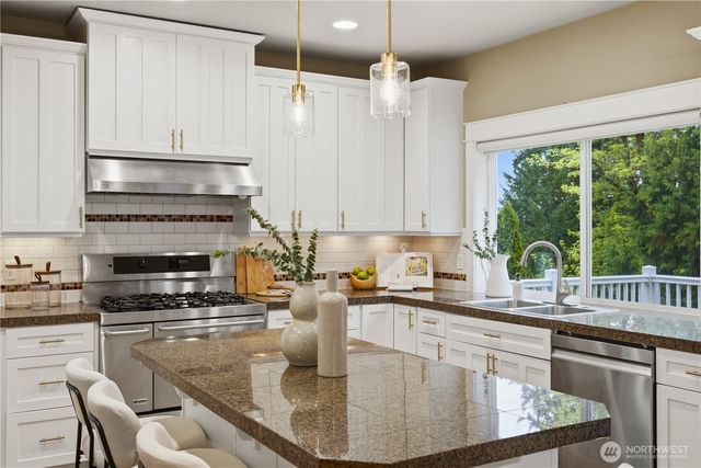 372 Wilderness Peak Drive NW, Issaquah, WA 98027