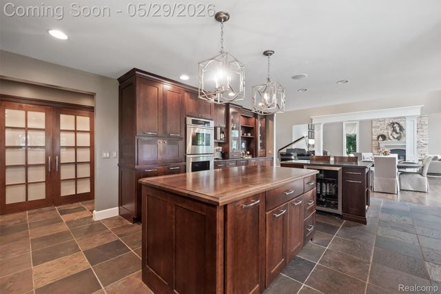 864 Pine Needle Trail, Oakland Charter Township, MI 48306