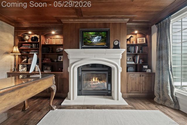864 Pine Needle Trail, Oakland Charter Township, MI 48306