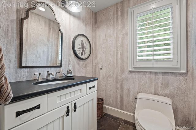 864 Pine Needle Trail, Oakland Charter Township, MI 48306
