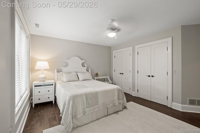864 Pine Needle Trail, Oakland Charter Township, MI 48306