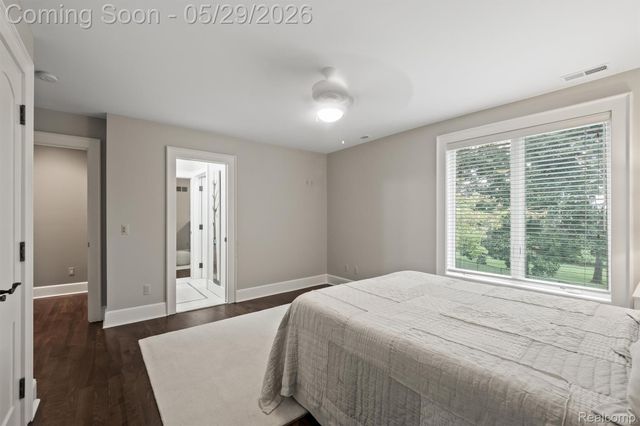 864 Pine Needle Trail, Oakland Charter Township, MI 48306