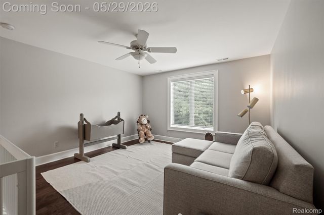 864 Pine Needle Trail, Oakland Charter Township, MI 48306