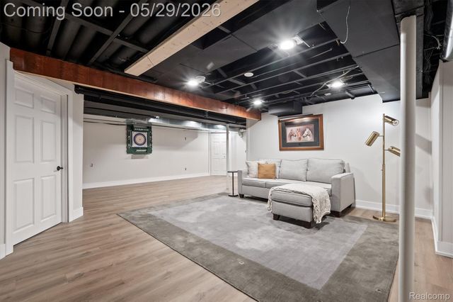 864 Pine Needle Trail, Oakland Charter Township, MI 48306