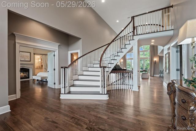864 Pine Needle Trail, Oakland Charter Township, MI 48306