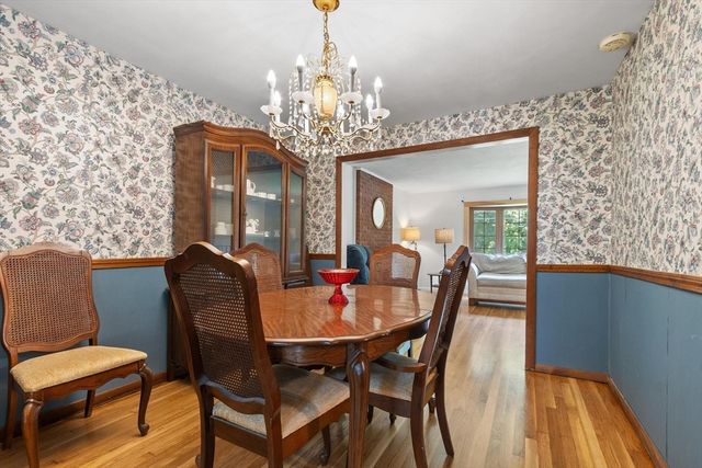 7 Meadowbrook Rd, Chelmsford, MA 01863