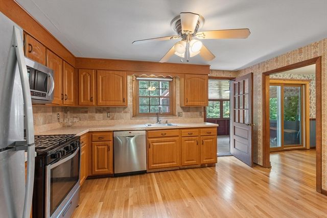 7 Meadowbrook Rd, Chelmsford, MA 01863