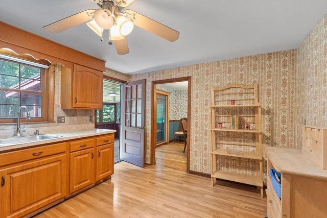 7 Meadowbrook Rd, Chelmsford, MA 01863