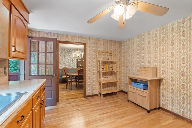 7 Meadowbrook Rd, Chelmsford, MA 01863