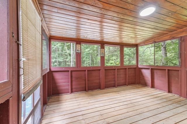 7 Meadowbrook Rd, Chelmsford, MA 01863