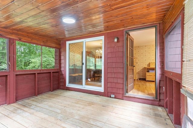7 Meadowbrook Rd, Chelmsford, MA 01863