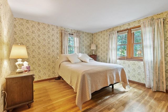 7 Meadowbrook Rd, Chelmsford, MA 01863