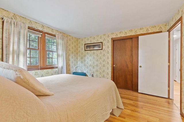7 Meadowbrook Rd, Chelmsford, MA 01863