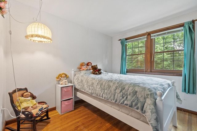 7 Meadowbrook Rd, Chelmsford, MA 01863
