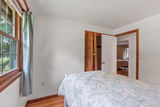 7 Meadowbrook Rd, Chelmsford, MA 01863