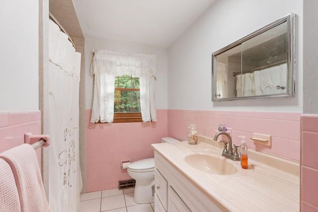 7 Meadowbrook Rd, Chelmsford, MA 01863