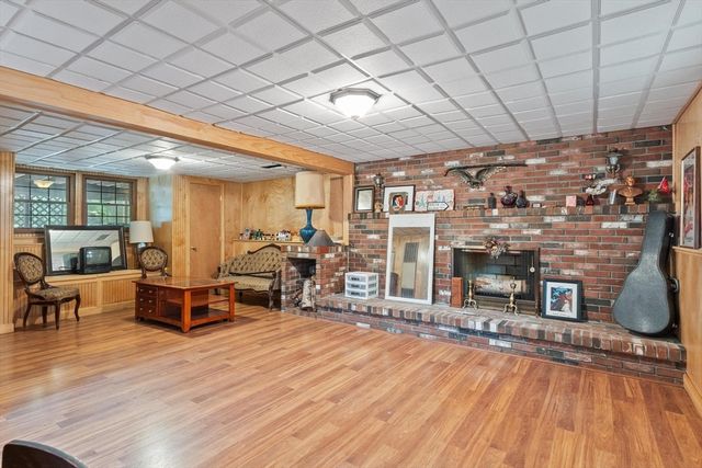 7 Meadowbrook Rd, Chelmsford, MA 01863