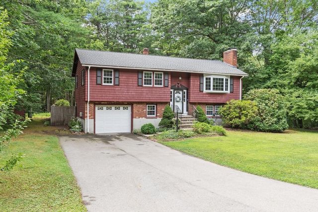 7 Meadowbrook Rd, Chelmsford, MA 01863