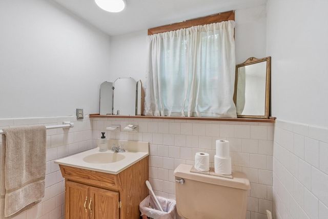 7 Meadowbrook Rd, Chelmsford, MA 01863