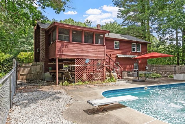 7 Meadowbrook Rd, Chelmsford, MA 01863