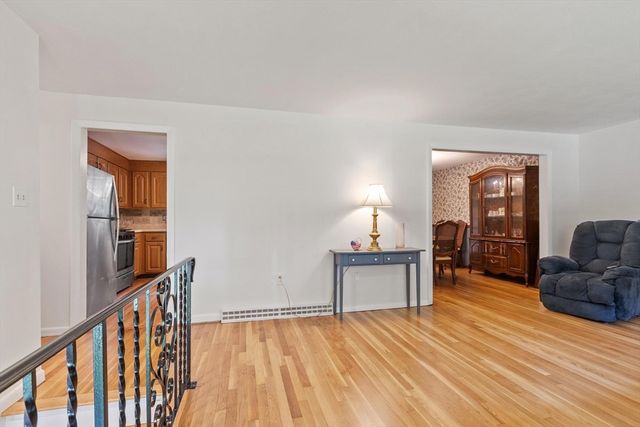 7 Meadowbrook Rd, Chelmsford, MA 01863