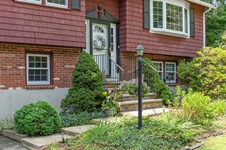 7 Meadowbrook Rd, Chelmsford, MA 01863