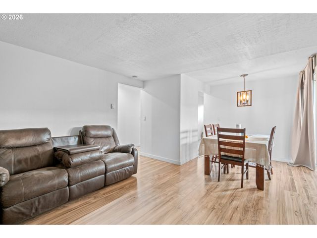 3311 Ne VIEW Ave, Gresham, OR 97030