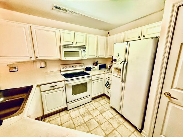 969 Mistflower Lane, Florence, KY 41042