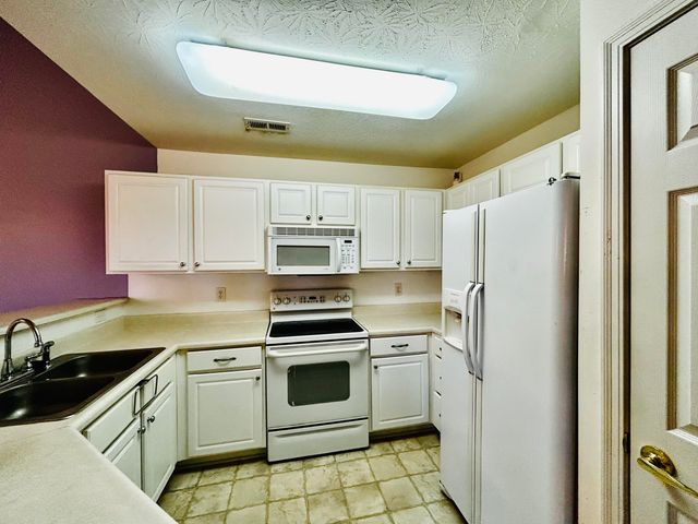 969 Mistflower Lane, Florence, KY 41042