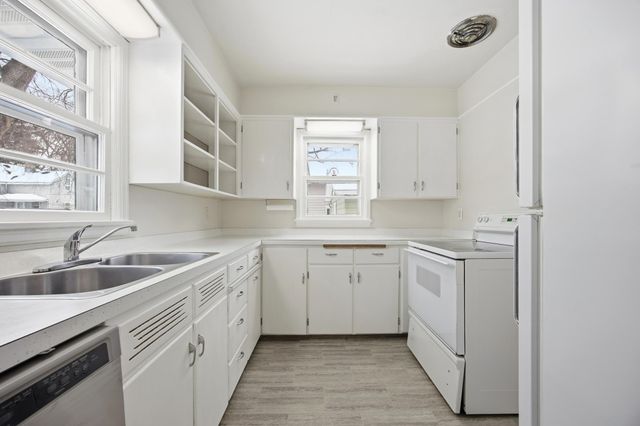 602 4th Street S, Moorhead, MN 56560