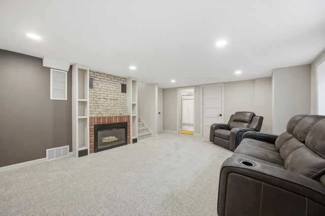 602 4th Street S, Moorhead, MN 56560