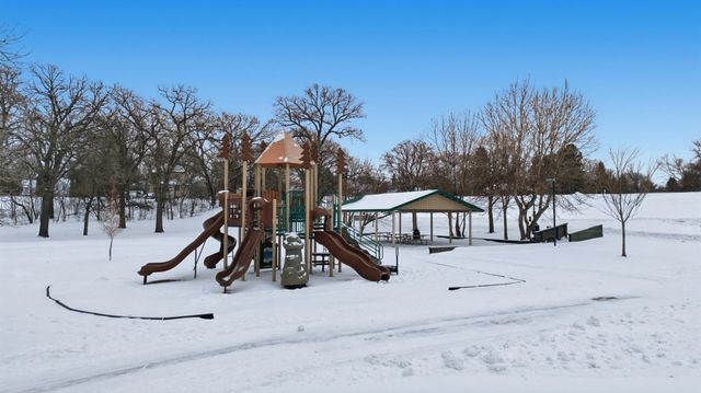 602 4th Street S, Moorhead, MN 56560