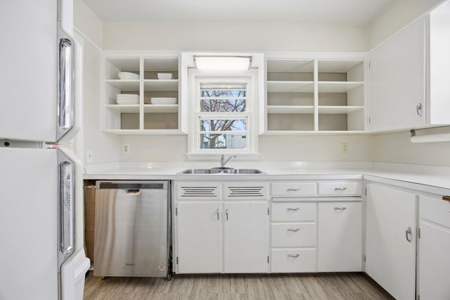 602 4th Street S, Moorhead, MN 56560