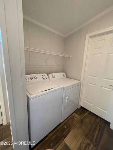 8 Pine Creek Village, Hazlet, NJ 07730