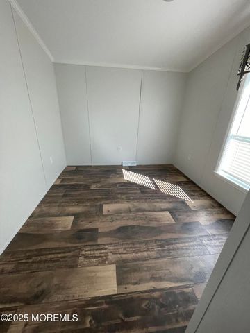 8 Pine Creek Village, Hazlet, NJ 07730