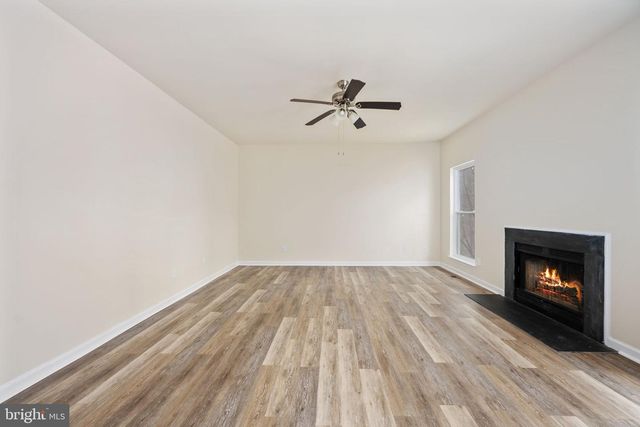 8 NEWPORT CT, Stafford, VA 22554