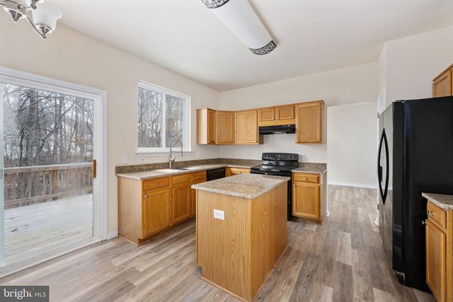 8 NEWPORT CT, Stafford, VA 22554