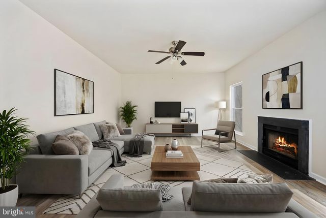 8 NEWPORT CT, Stafford, VA 22554