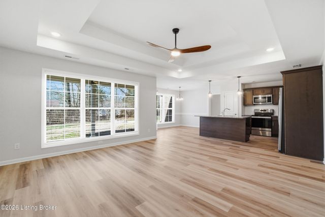 7808 Annalisa Dr, Louisville, KY 40291