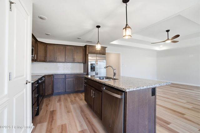 7808 Annalisa Dr, Louisville, KY 40291