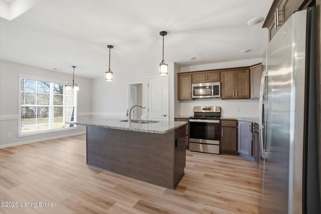 7808 Annalisa Dr, Louisville, KY 40291