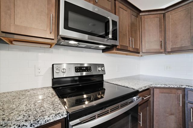 7808 Annalisa Dr, Louisville, KY 40291