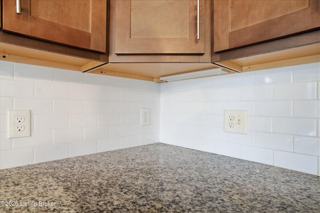 7808 Annalisa Dr, Louisville, KY 40291