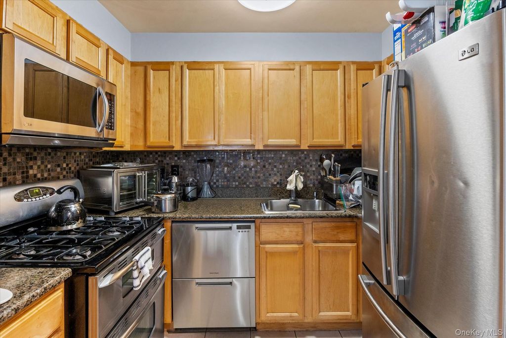 118-82 Metropolitan Avenue 6G, Kew Gardens, NY 11415 — photo 3
