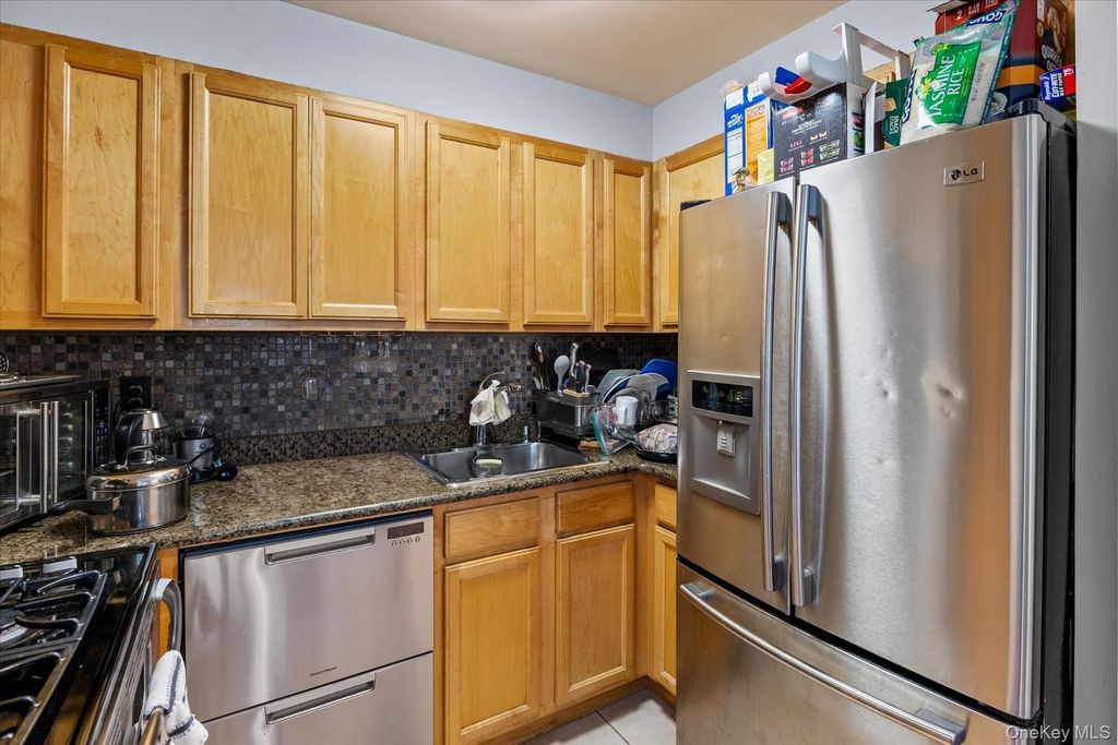 118-82 Metropolitan Avenue 6G, Kew Gardens, NY 11415 — photo 5