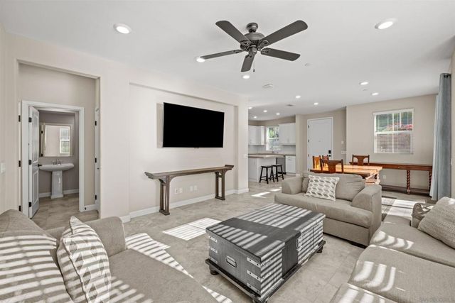 1151 Delpy View Pt, Vista, CA 92084