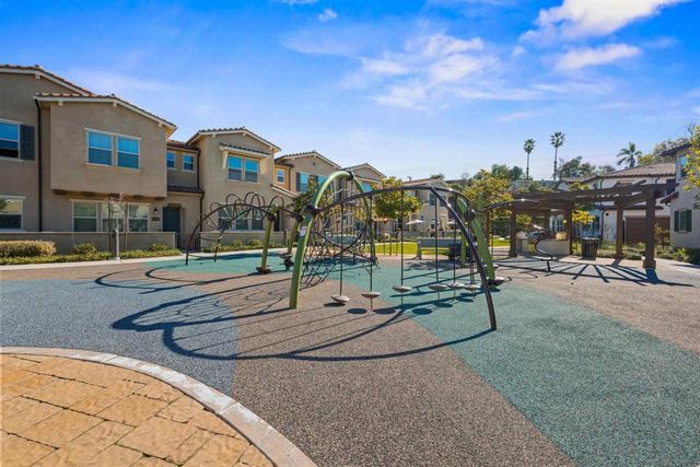 1151 Delpy View Pt, Vista, CA 92084